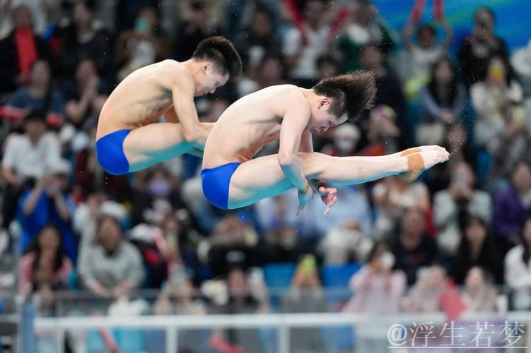 程子龙携手朱子锋勇夺男子双人10米台金牌