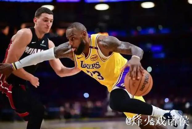 詹姆斯22+9关键7分定胜局 湖人击败热火终结连败 詹姆斯22+9关键7分定胜局 湖人击败热火终结连败